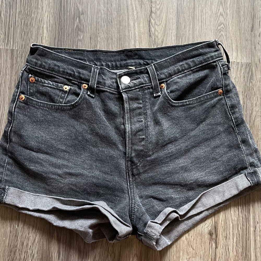 High waist Levi’s Wedgie Shorts size 29 Grey